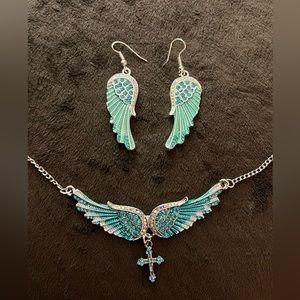 🆕Beautiful unbranded light blue necklace and earring set. NWT.